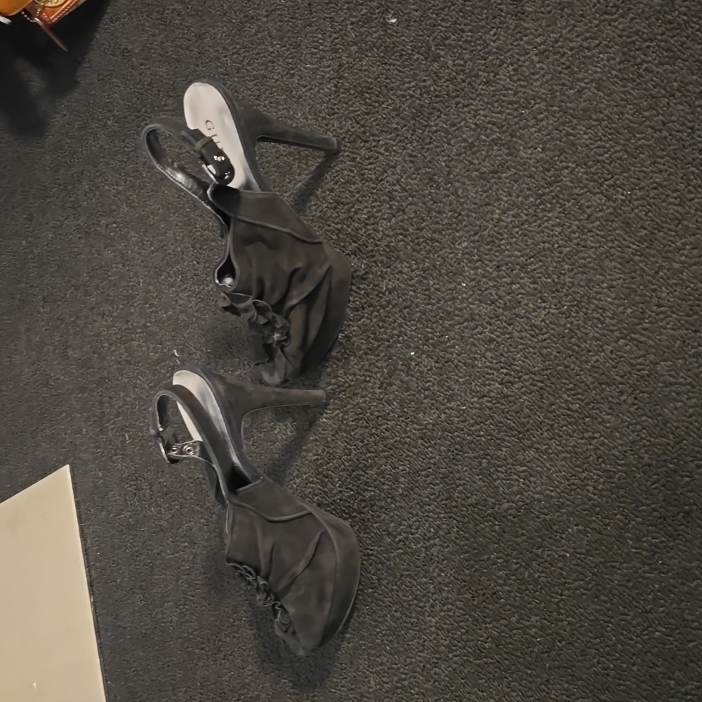 Black Guess heels - Picture 4 of 7